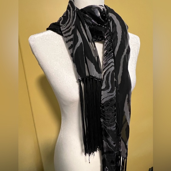 Velvety sheer shawl/scarf/coverup - Picture 3 of 6